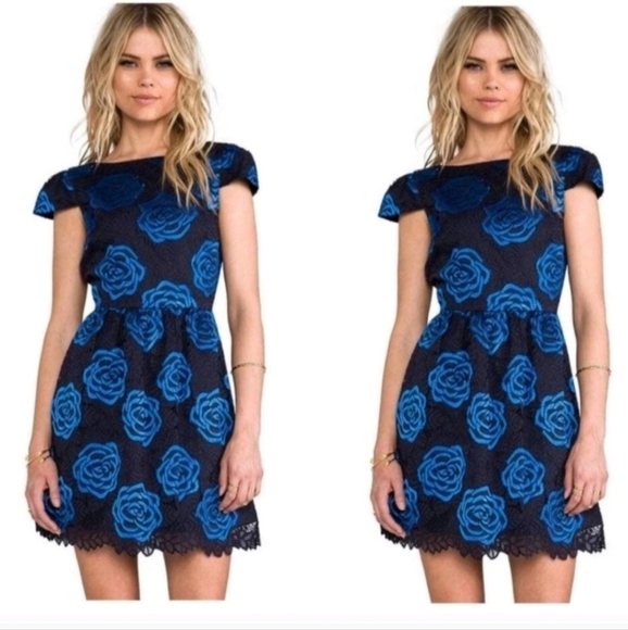 Alice + Olivia Nelly Blue Black Lace Deep V Open Back Mini Dress Size 10 - Picture 2 of 11